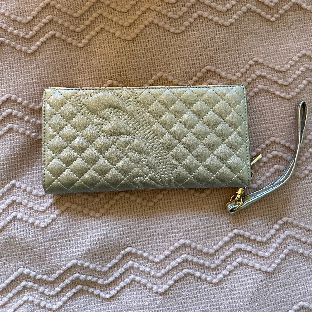 Women’s wristlet with gold accents and‎ wrist strap